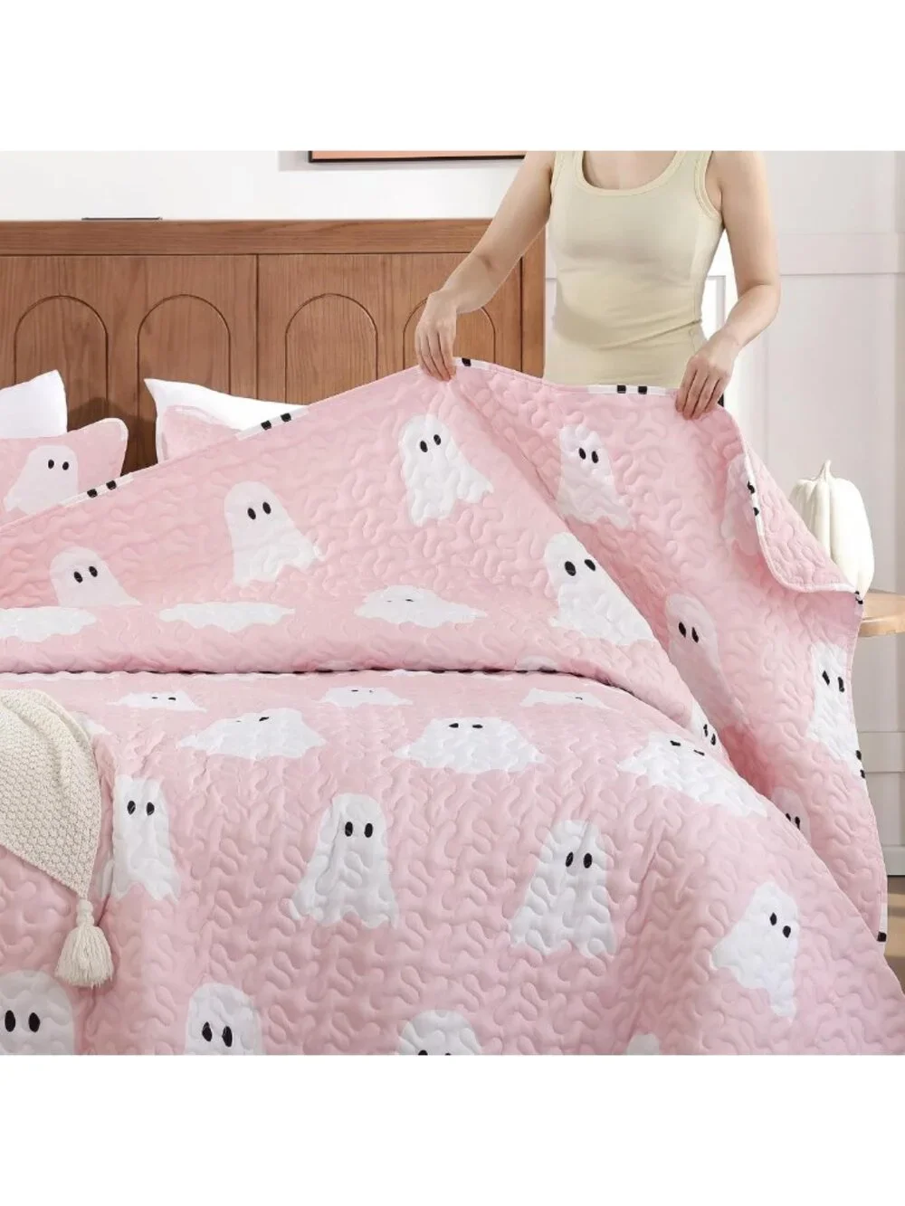 Spooky Pink Halloween Quilt Set - Queen Size Ghost Bedspread & 3-Piece Bedding